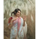 Women's Cotton  Printed Saree With Unstitched Blouse 5.5Mtr (White-Red) - Image 2