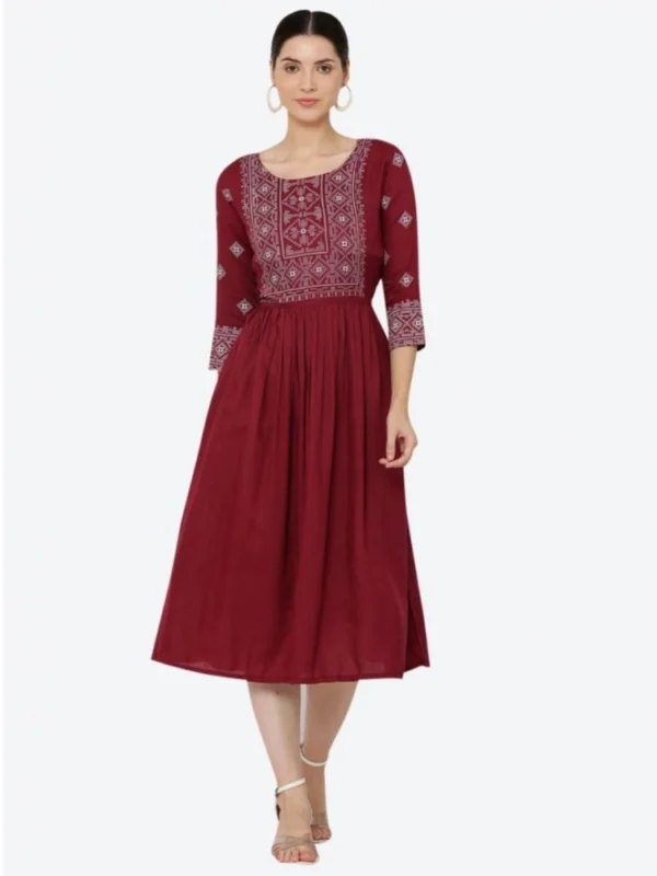 Women's Casual Rayon 3-4th Sleeves Kurti (Maroon)